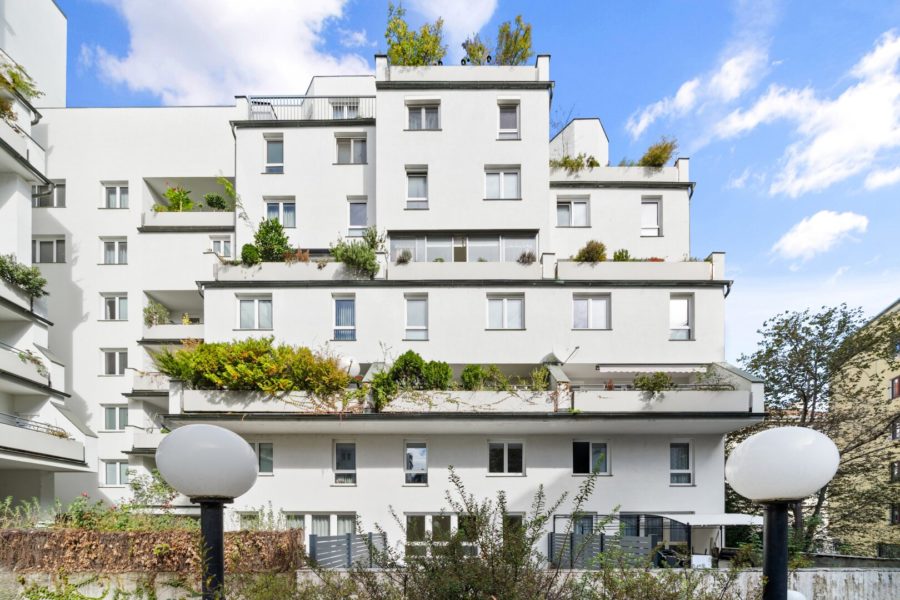 Erstbezug nach Generalsanierung - Eigentumswohnung auf einer Ebene mit Terrasse - Gegenüber Sofiensäle - Ansicht Gebäude